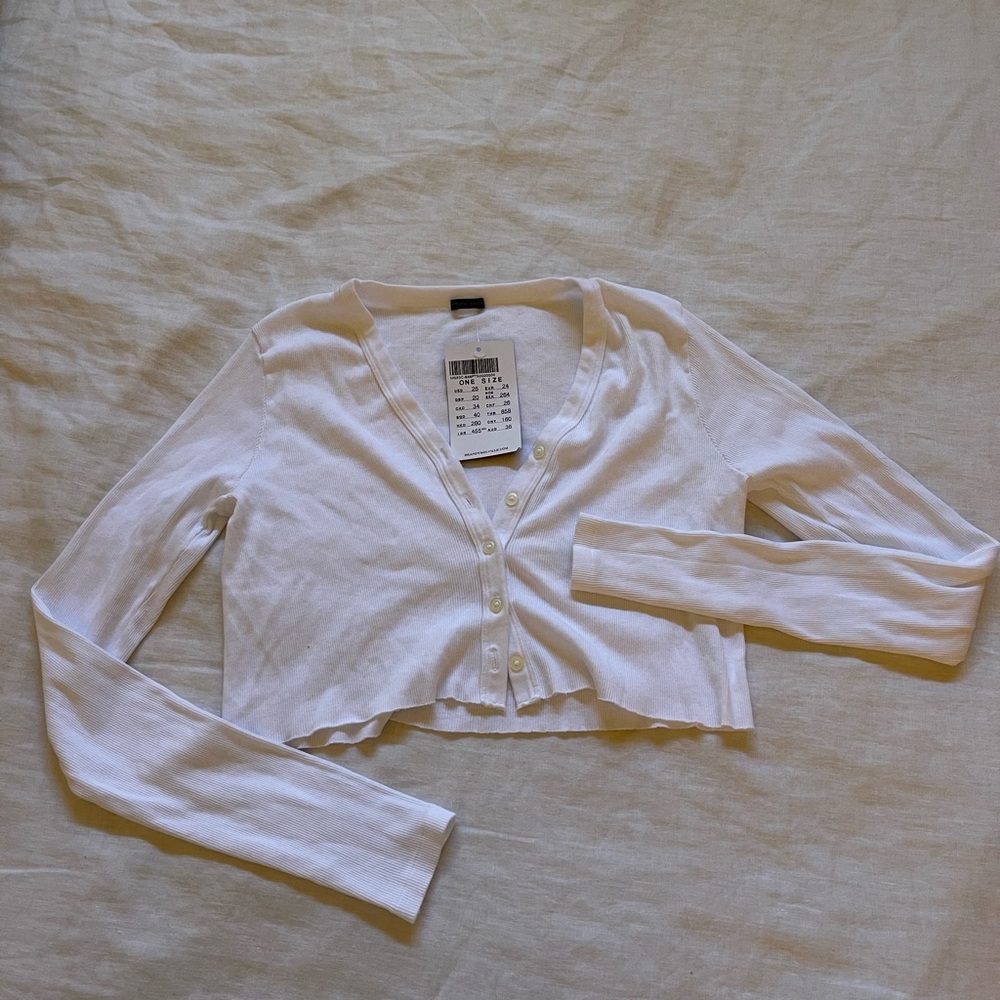 COPY - Brandy Melville Ribbed Button Up crop top